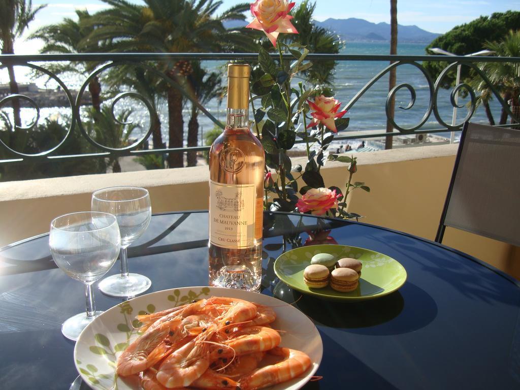 Apartment On The Croisette With Sea View Cannes Habitación foto