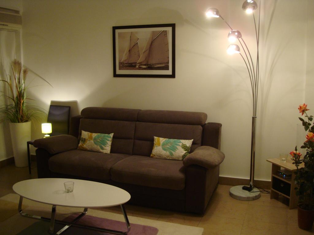 Apartment On The Croisette With Sea View Cannes Habitación foto