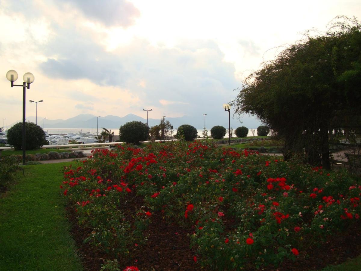 Apartment On The Croisette With Sea View Cannes Habitación foto